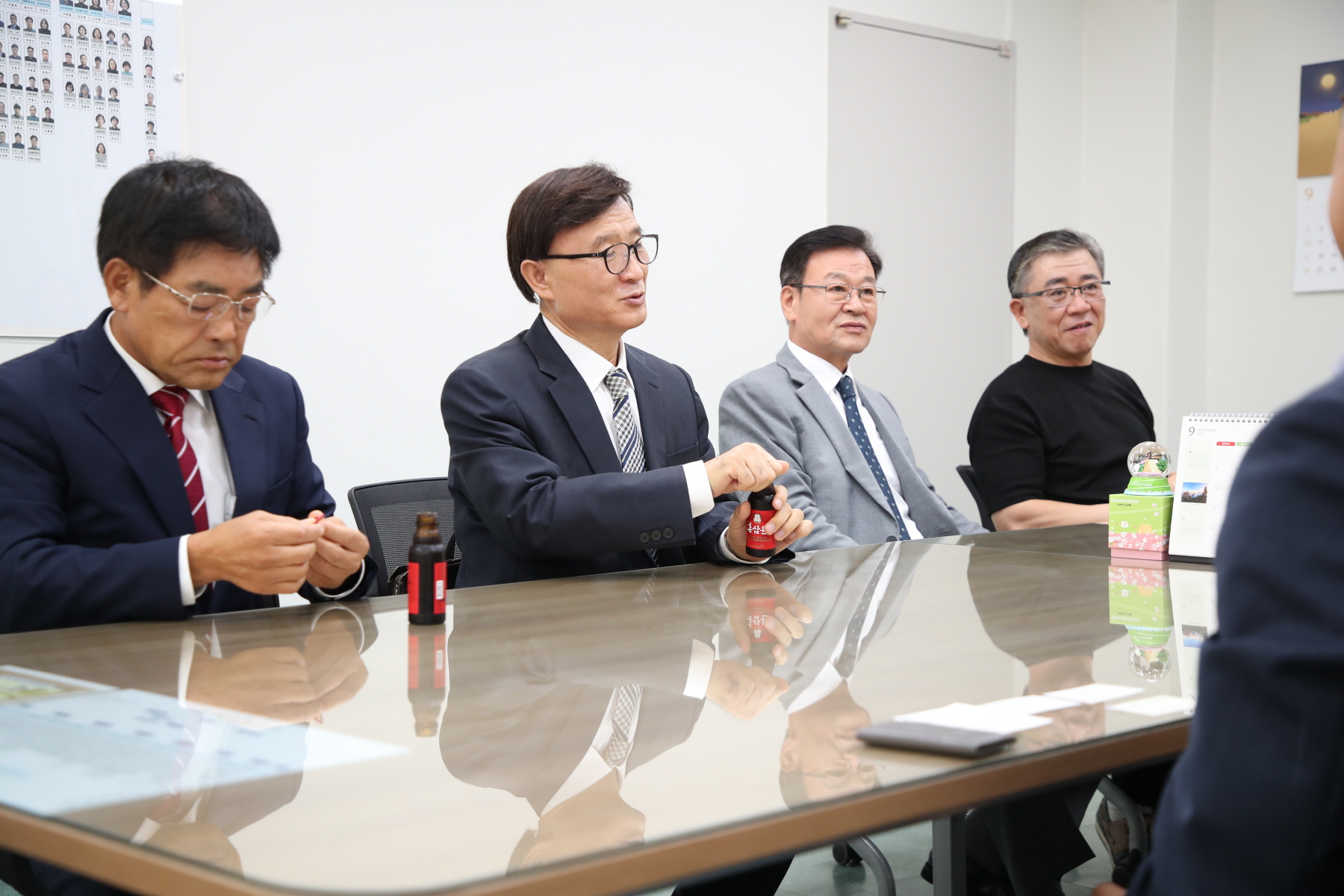소외계층을 위한 한국자율공정거래위원회 목우촌 소고기 기부