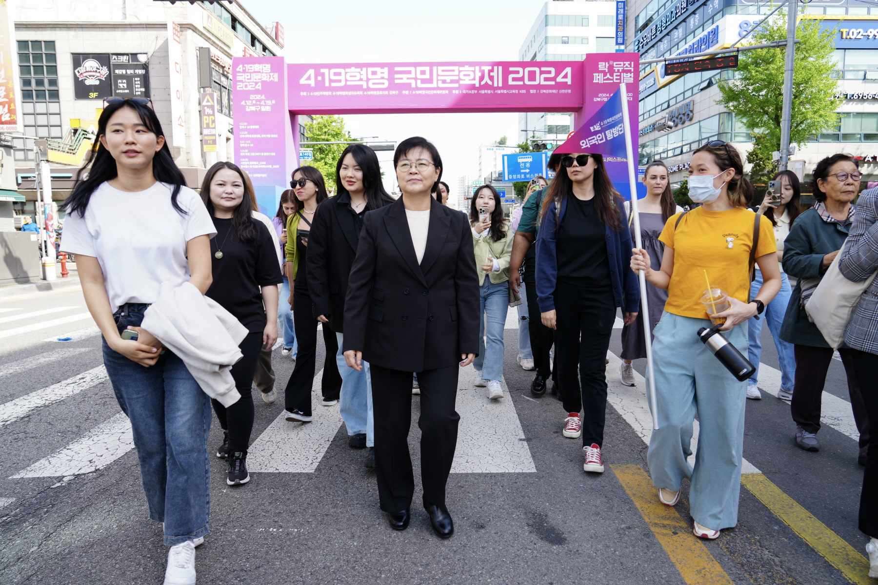 4.19혁명 국민문화제 2024_외국인 탐방단 인사