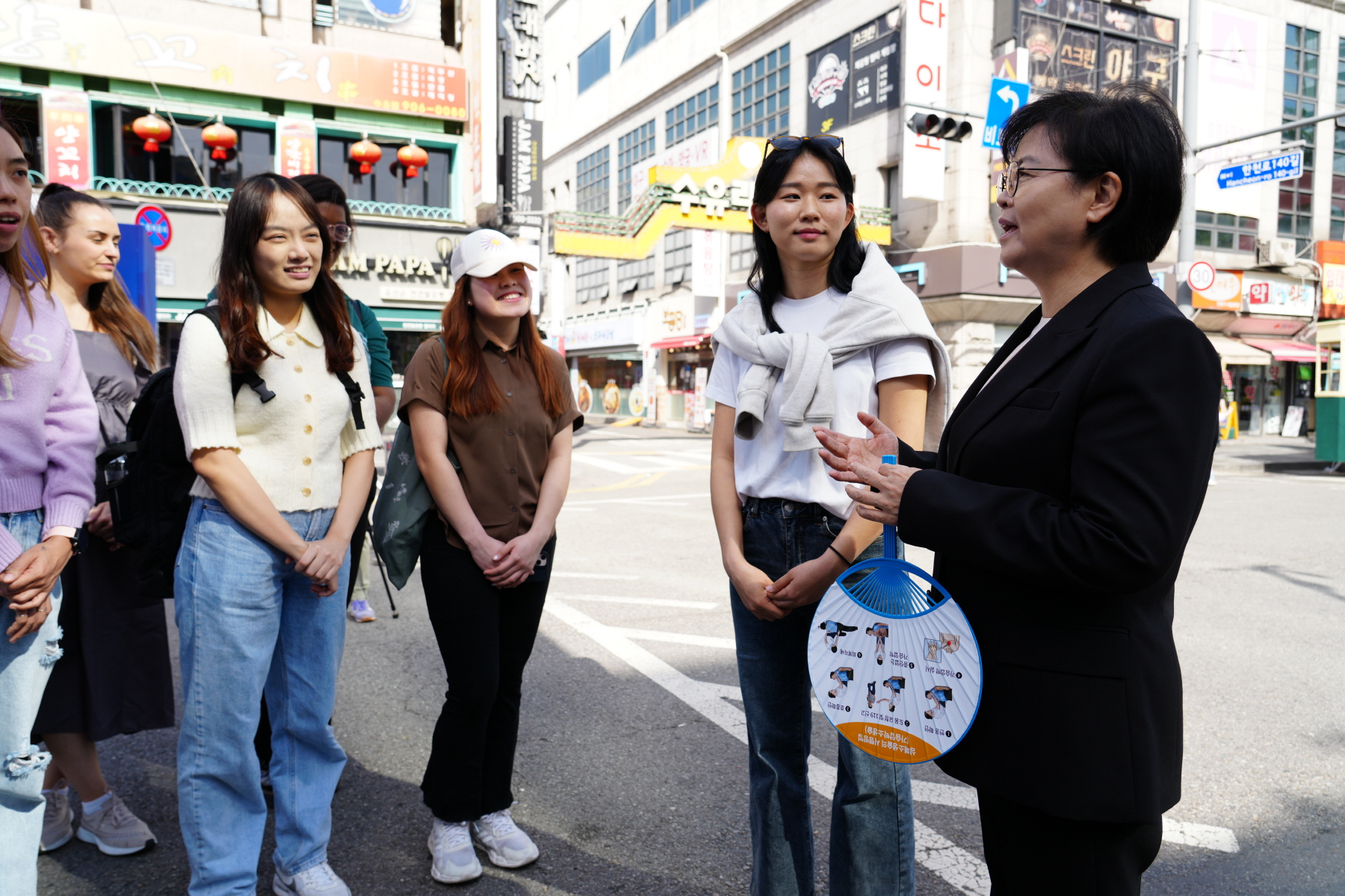 4.19혁명 국민문화제 2024_외국인 탐방단 인사